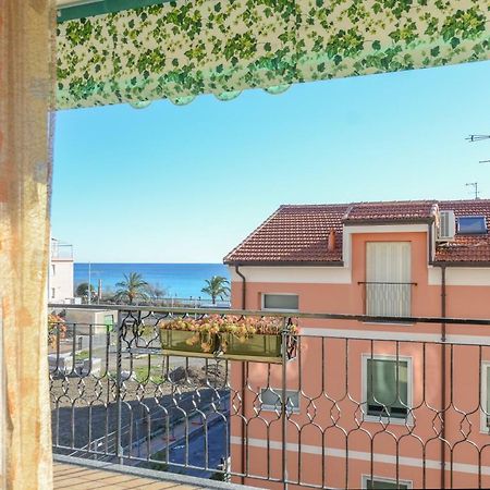 Casa Vacanza Shanaia Pietra Ligure Esterno foto