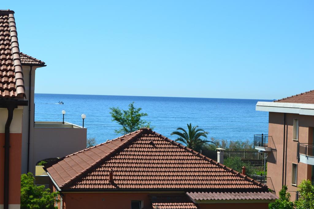 Casa Vacanza Shanaia Pietra Ligure Esterno foto