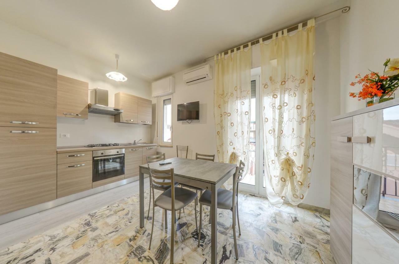 Casa Vacanza Shanaia Pietra Ligure Esterno foto