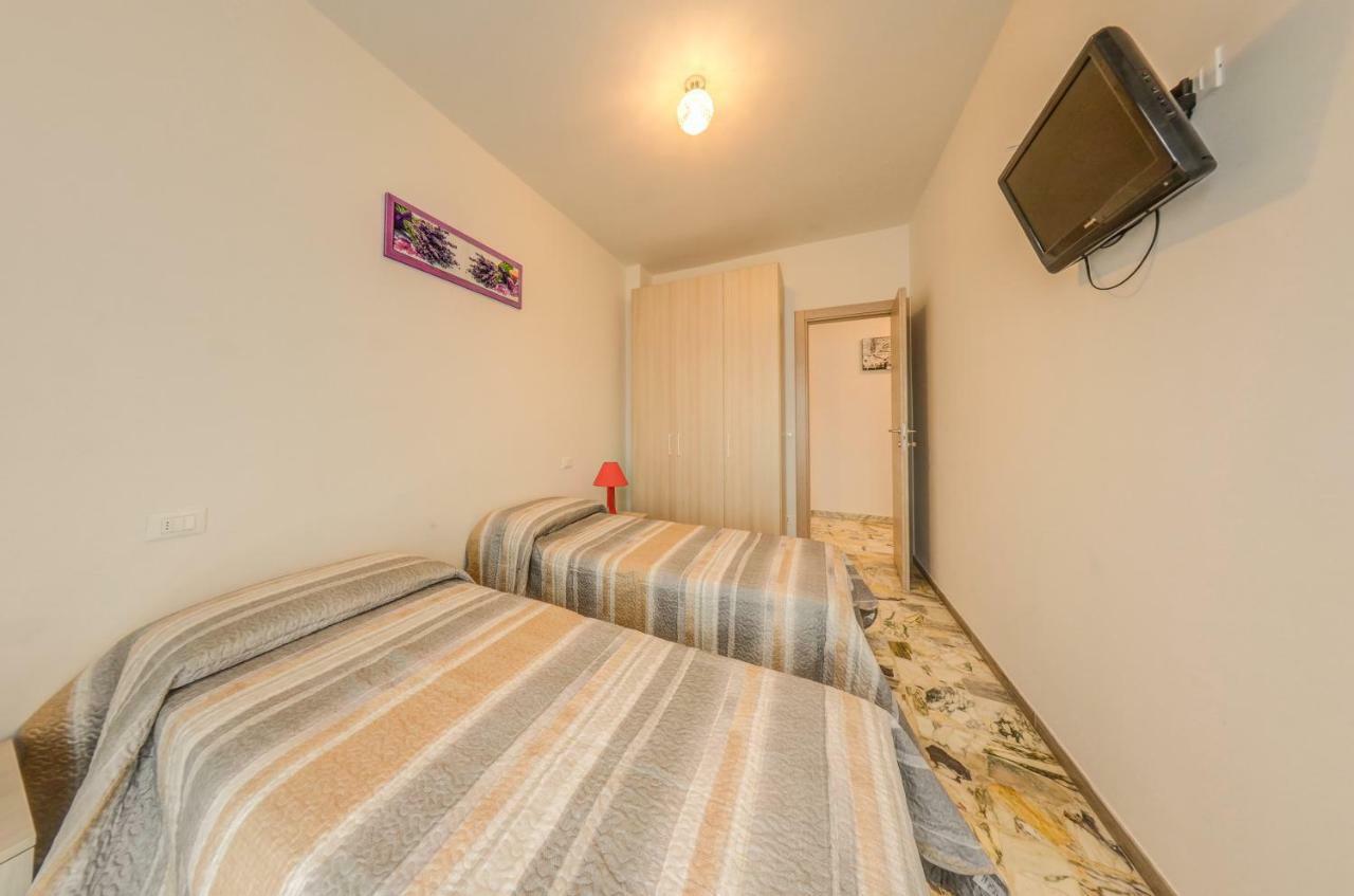 Casa Vacanza Shanaia Pietra Ligure Esterno foto
