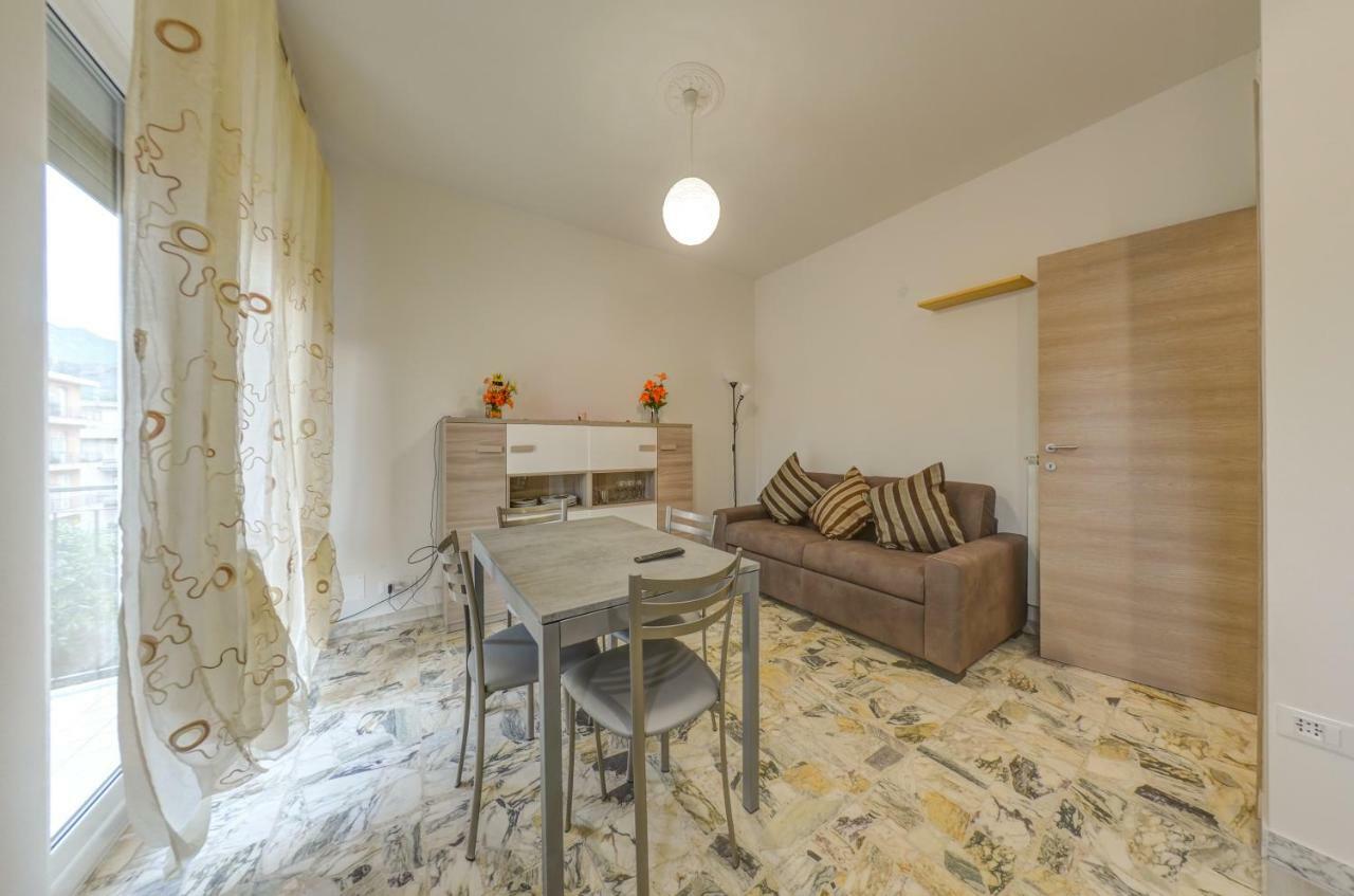Casa Vacanza Shanaia Pietra Ligure Esterno foto