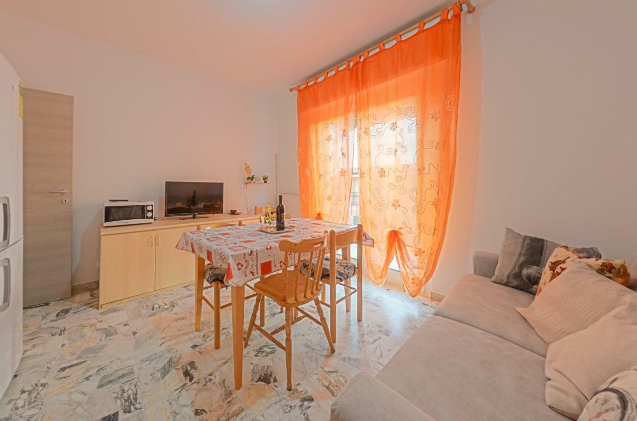 Casa Vacanza Shanaia Pietra Ligure Esterno foto