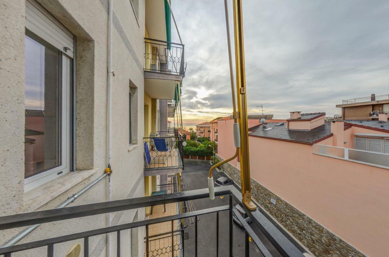Casa Vacanza Shanaia Pietra Ligure Esterno foto